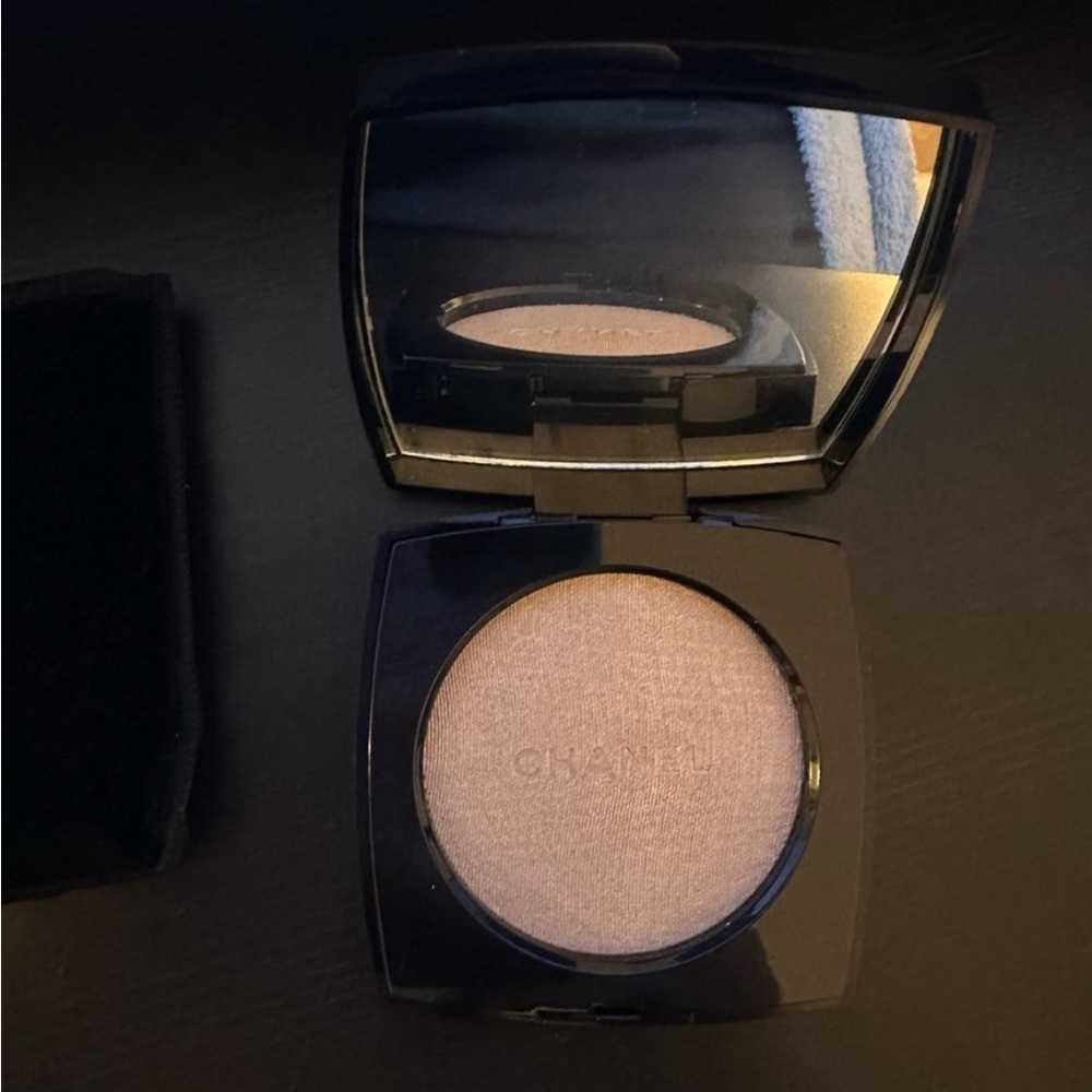 CHANEL Highlighter - Radiant Soft Pink